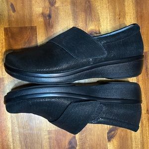 Alegria Lauryn Metallic Black Leather Shoes. Size 38